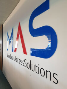 MAS 3D logo z plexiskla